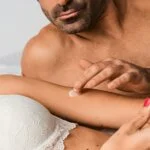 Goliate Eetbare massage- en glijolie 2-in-1 BIO - hazelnoot 2 ml - proefmonster - voor haar en hem