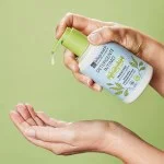 laSaponaria Beschermende intieme wasgel met biologische groene thee (250 ml) - geschikt na de bevalling en tijdens de menstruatie