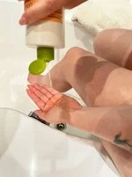 laSaponaria Douchegel en shampoo 2-in-1 met biologische sinaasappel en vitamine C voor het hele gezin 30 ml - met een zoete en verkwikkende geur