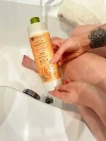 laSaponaria Douchegel en shampoo 2-in-1 met biologische sinaasappel en vitamine C voor het hele gezin 500 ml - met een zoete en verkwikkende geur