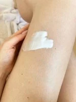 laSaponaria Bodycrème met biologische calendula en prebiotica voor de gevoelige huid (200 ml) - voedt, kalmeert en hydrateert