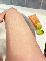 laSaponaria Lichaamspeeling met biologische ginkgo biloba en vitamine C 200 ml - voor een zachte en stralende huid