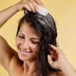 laSaponaria Versterkende en verzachtende vaste shampoo (50 g)