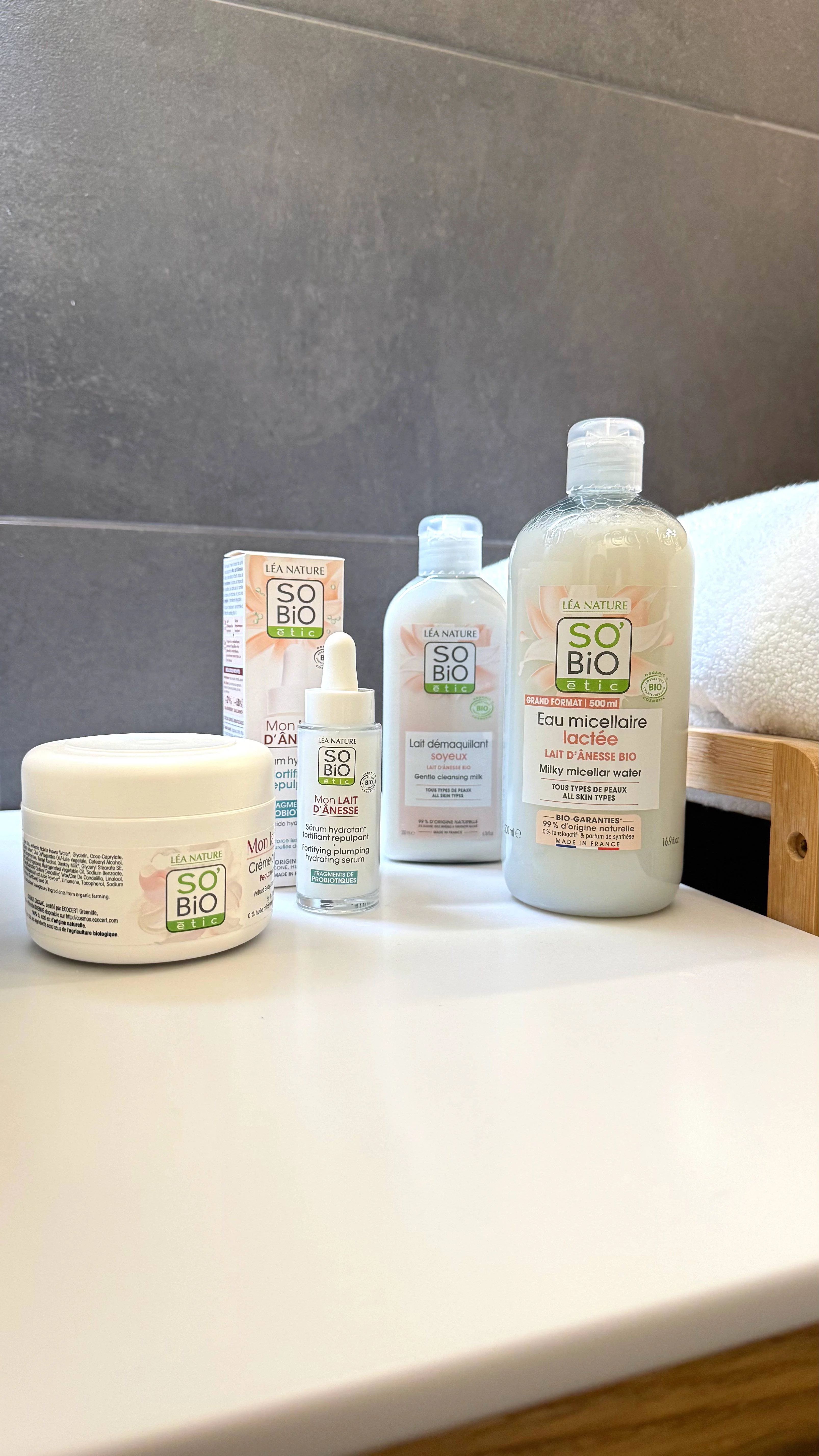 SO’BiO étic Reinigingsmelk met biologische ezelinnenmelk (200 ml) - verwijdert zacht make-up en onzuiverheden
