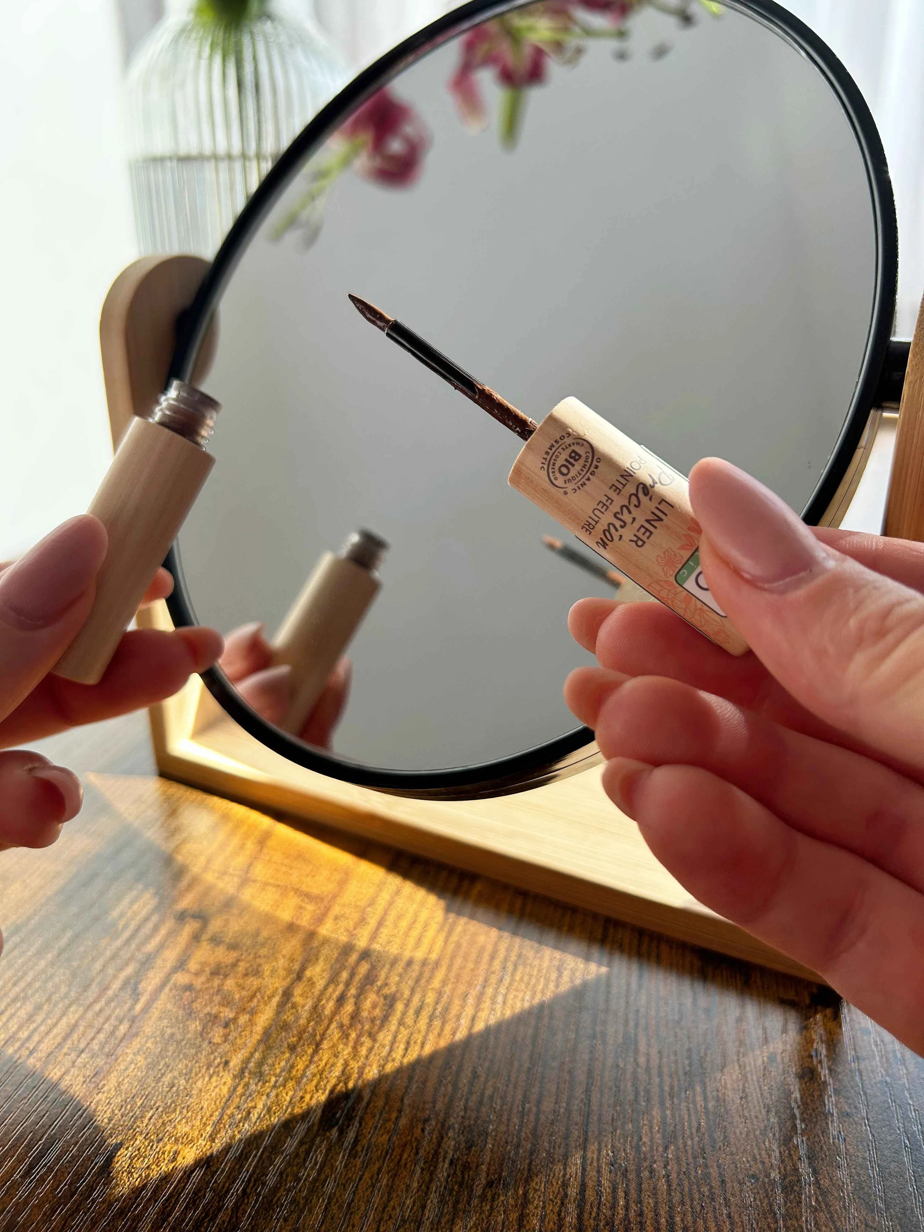 SO’BiO étic Vloeibare eyeliner BIO - 01 zwart (3 ml) - accentueert je ogen