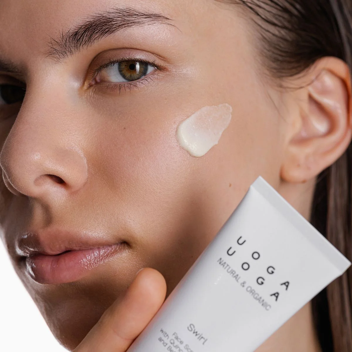 Uoga Uoga Zachte gezichtspeeling met kweepeerextract Swirl (40 ml) - ook geschikt voor de gevoelige huid