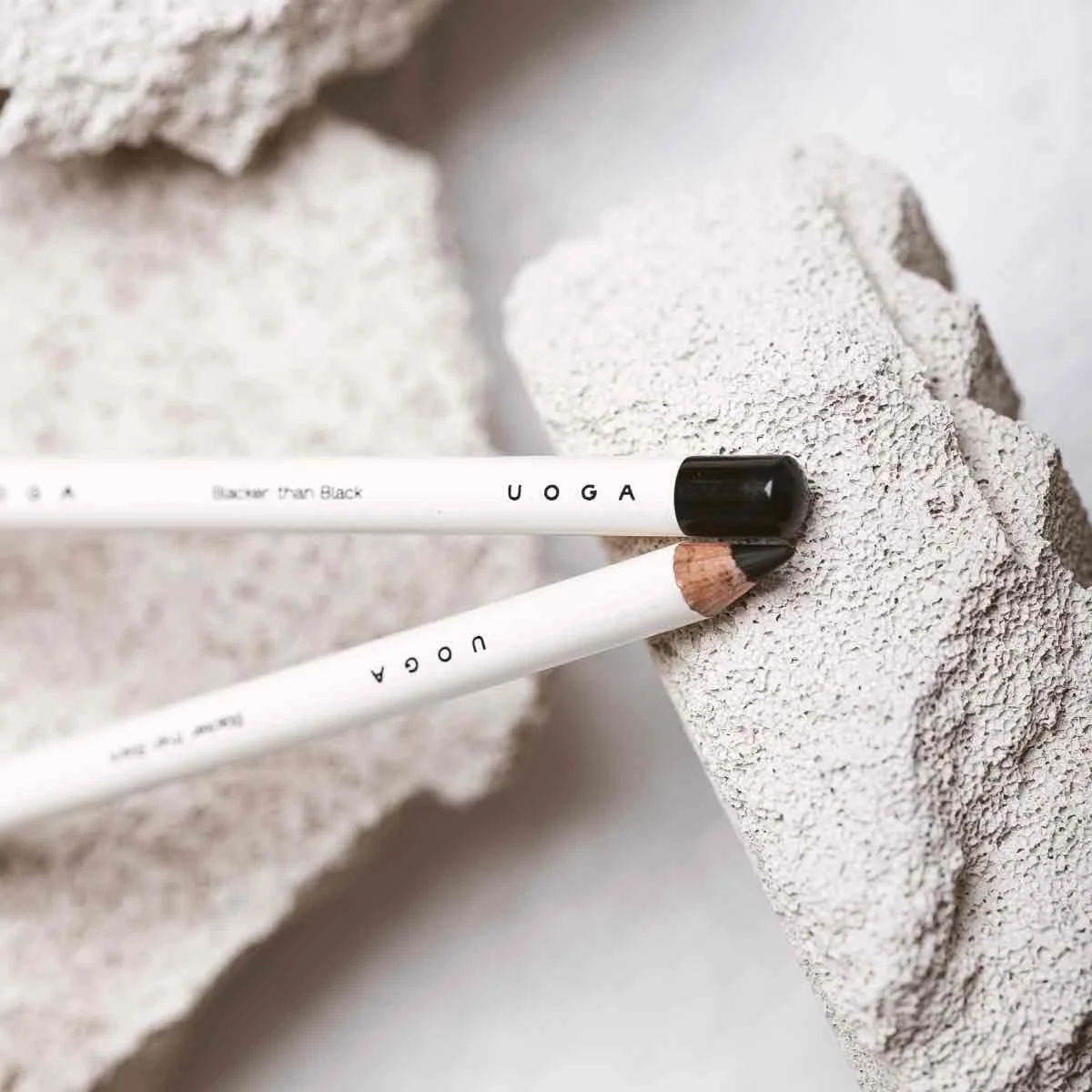Uoga Uoga Zacht oogpotlood BIO 850 Blacker than Black - Zwart - 4 tinten voor elke look