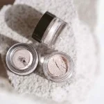 Uoga Uoga Losse minerale oogschaduw met amber (1 g) 710 Naked & Happy - 10 tinten