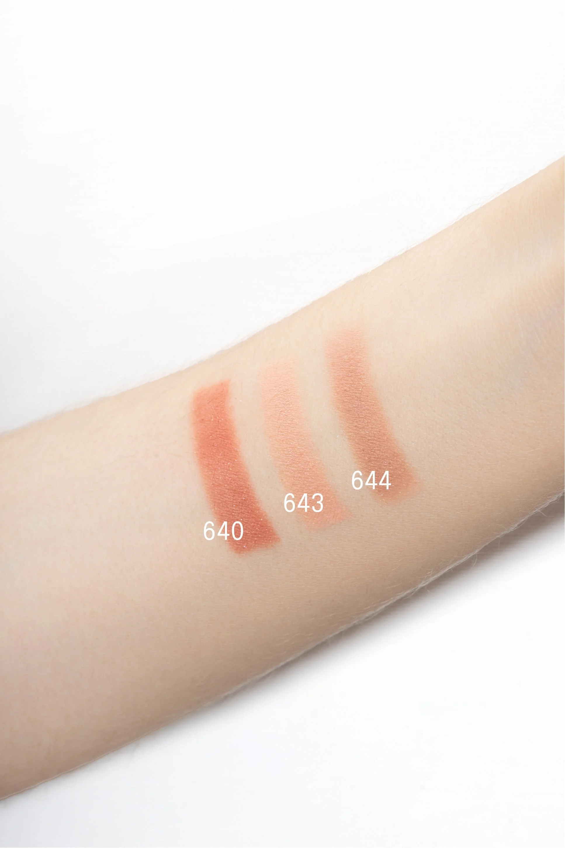 Uoga Uoga Minerale losse poederblush met barnsteen (5 g) 6405 Coral Charm - natuurlijk accent voor de wangen in 3 tinten