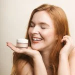 Uoga Uoga Minerale poederfoundation met barnsteen (10 g) 637 Amber Sand - licht, natuurlijk, SPF 15