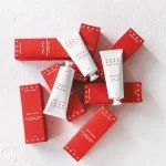Uoga Uoga Regenererende gezichtspeeling met veenbessen (40 ml) - voor een gladdere en stralendere huid