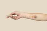 Uoga Uoga Vloeibare concealer (5 ml) Invisible Hero No. 2 - 672 Light Warm - onzichtbare held voor huidoneffenheden