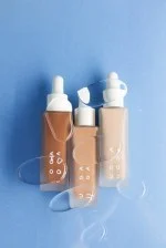 Uoga Uoga Vloeibare minerale make-up en serum met SPF 20, BIO (30 ml) 685 Desolate Shore - hydrateert en beschermt de huid