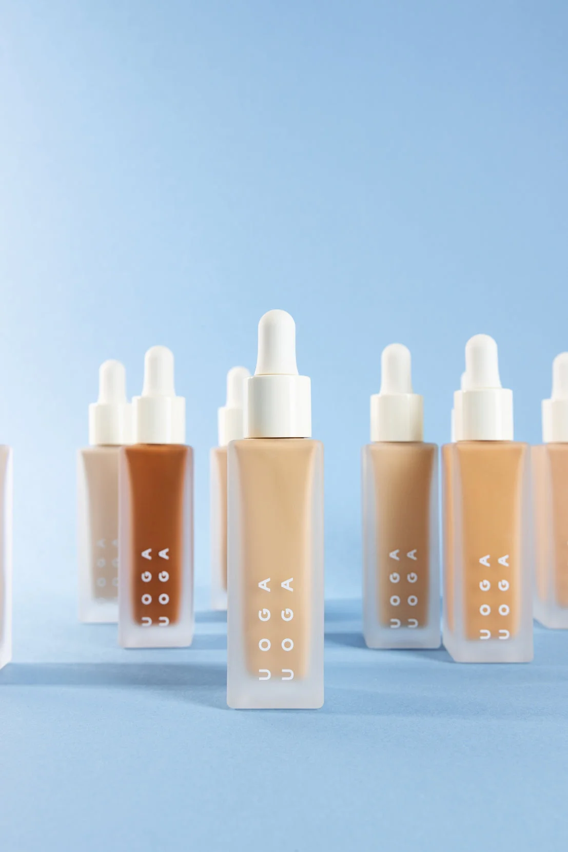 Uoga Uoga Vloeibare minerale foundation en serum SPF 20 BIO (30 ml) 690 Endless Horizon - hydrateert en beschermt de huid
