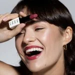 Uoga Uoga Voedende lippenstift (4 g) 616 Wildberry - 6 tinten op minerale basis