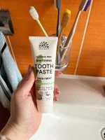 Urtekram Whitening tandpasta met BIO-munt (75 ml) - met een frisse muntsmaak