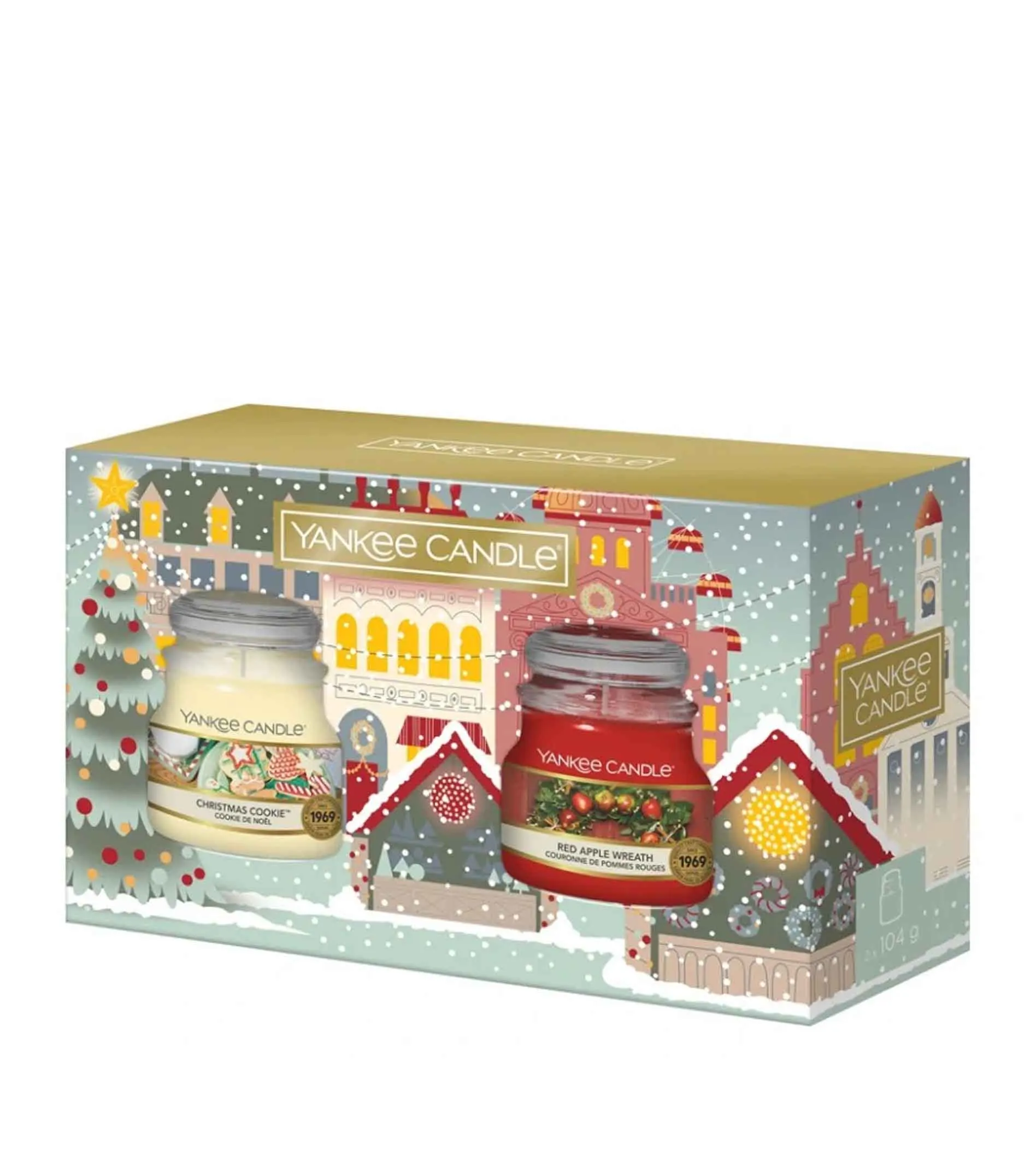 Passport to the Holidays cadeau set geurkaars Christmas Cookie 104 g + geurkaars Red Apple Wreath 104 g Christmas Cookie 104 g + Red Apple Wreath 104 g