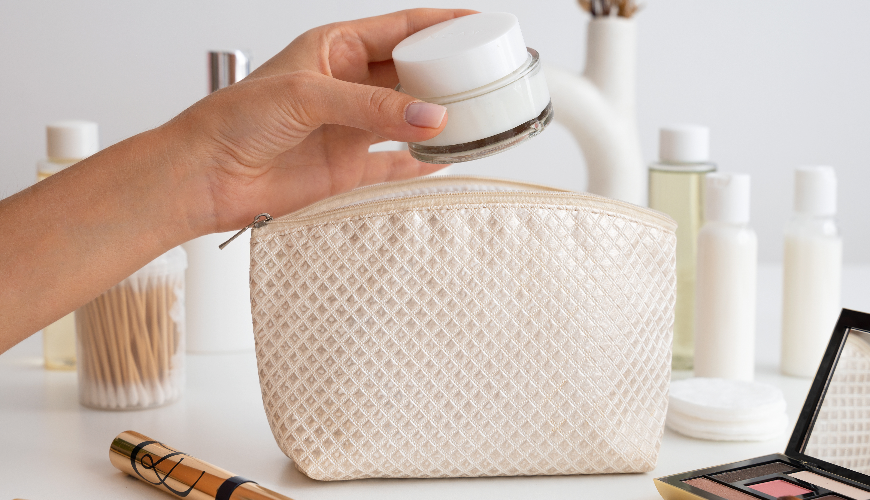 De cosmeticatas is een onmisbare metgezel voor op reis en dagelijks gebruik
