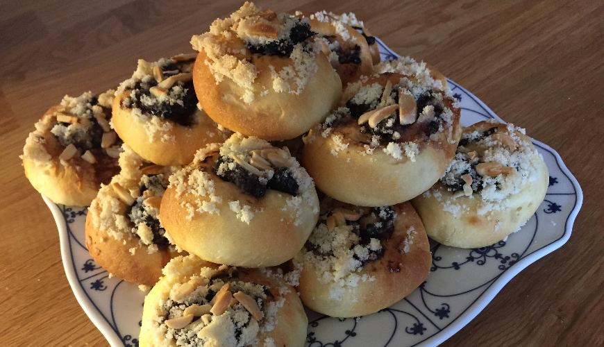 Je bakt thuis heerlijke, weelderig gevulde en prachtig geurige dubbele taarten zodat ze smeuïg zijn.