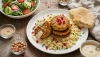 Kikkererwtenkoekjes met tahinisaus die u zullen verrassen