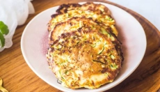 Courgette pannenkoeken zijn een uitstekende keuze voor gezond eten.