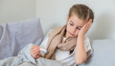 Hoe een uitslag bij de zesde ziekte te beheersen en kinderen te verlichten