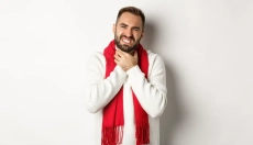 Voelen van een brok in de keel: Hoe ervan af te komen en wat het veroorzaakt?