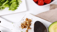 Hoe low carb voedingsmiddelen in je dagelijkse dieet op te nemen