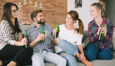 Hoe de symptomen van een kater te verlichten en snel te herstellen