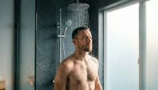 # Proč je studená sprcha ráno lepší než káva

## Waarom een koude douche 's ochtends beter is dan ko