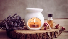 Geheimen van rust zijn geurige oliën voor de aromalamp.