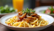 Ervaar de Alpenatmosfeer met heerlijke Käsespätzle op je bord.