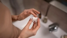 Vitaminenzalf beschermt de huid tegen invloeden van de omgeving